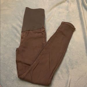 A pea in the pod collection maternity jean